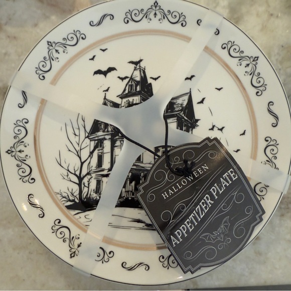 10 Strawberry Street Other - Haunted House 10 Strawberry Street Halloween 6" Appetizer Plates Set of 4 New